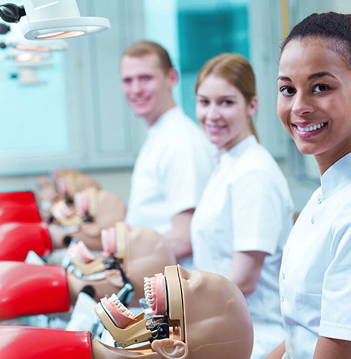 En tannlege som smiler